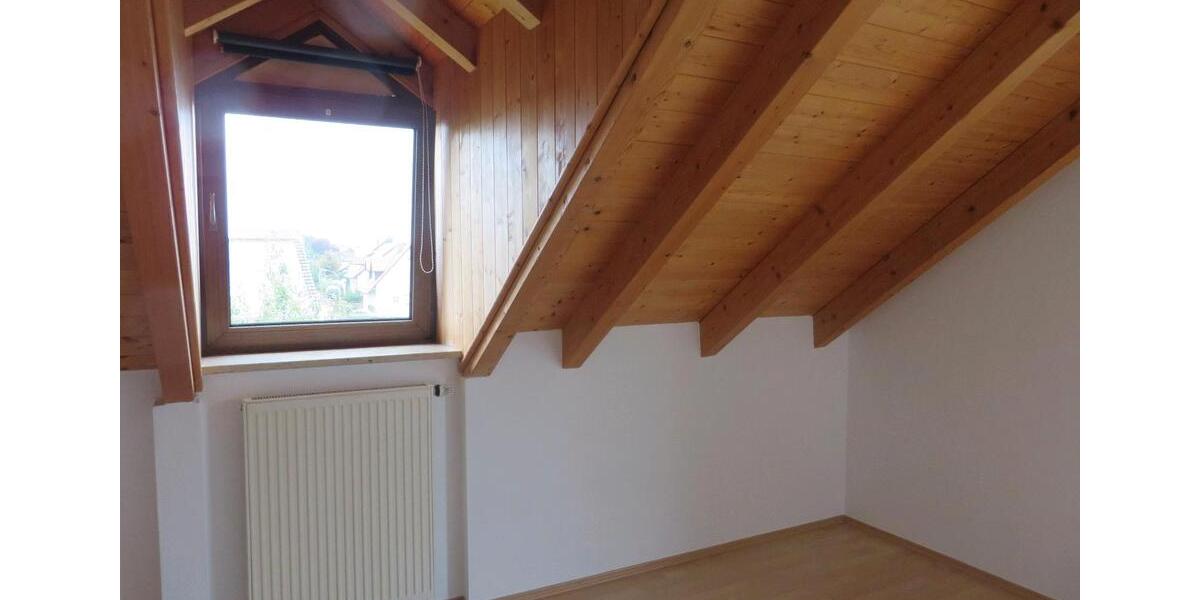 Dachgeschoßwohnung Stammham - 4 Zimmer, 124 m&sup2;, 1.100&euro; | Angebot:25082311