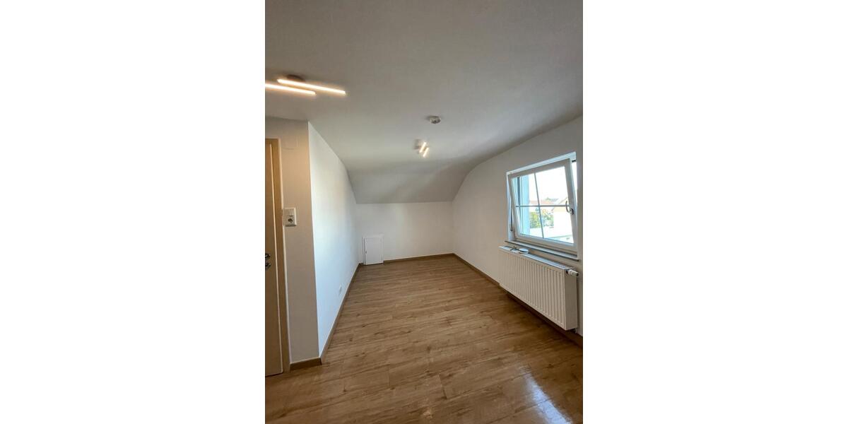 Dachgeschoßwohnung Manching - 3 Zimmer, 64 m&sup2;, 1.250&euro; | Angebot:26439424