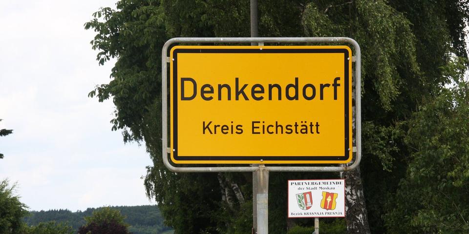 Dachgeschoßwohnung Denkendorf - 3 Zimmer, 80 m&sup2;, 780&euro; | Angebot:26381866