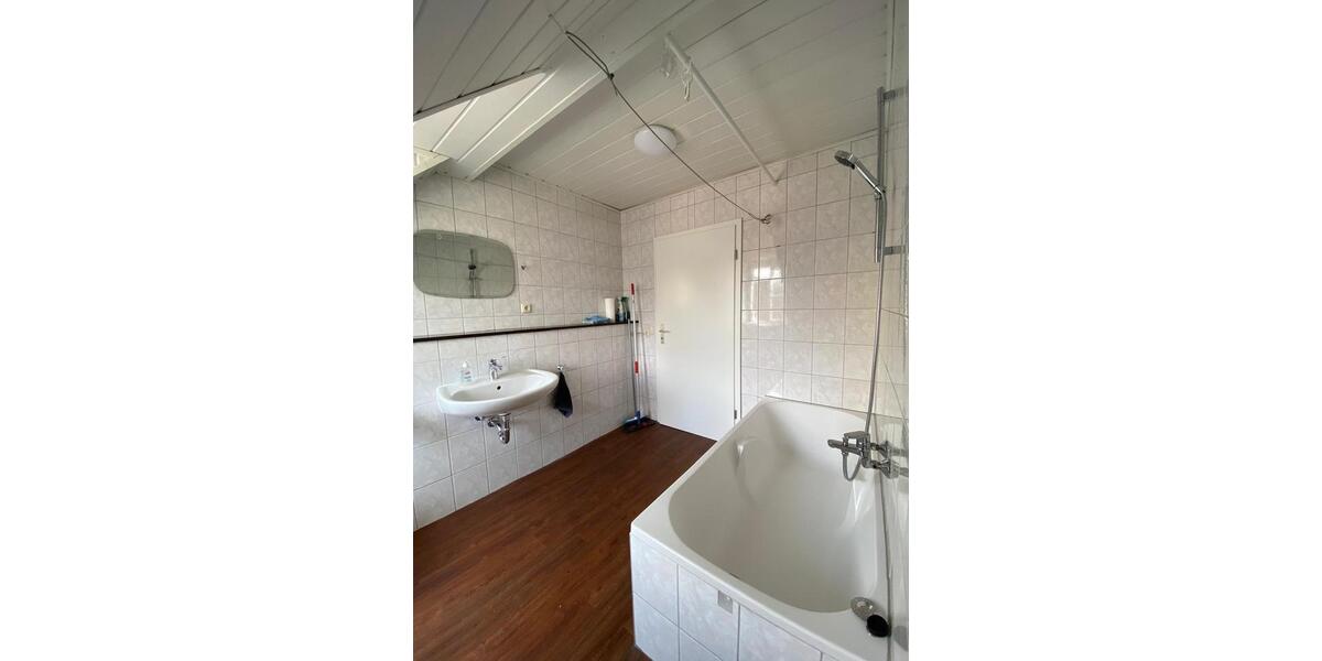 Dachgeschoßwohnung Ingolstadt - 3 Zimmer, 95 m&sup2;, 1.200&euro; | Angebot:26648208