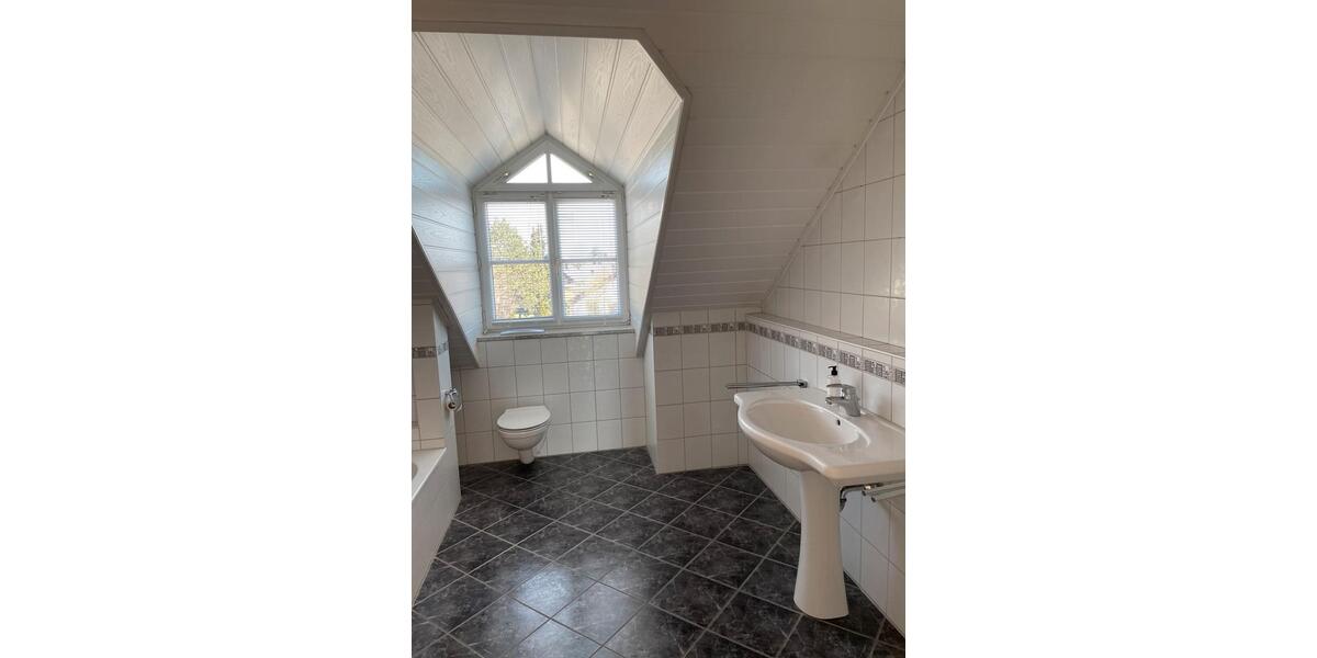 Dachgeschoßwohnung Ingolstadt Münchener Straße - 4 Zimmer, 122 m&sup2;, 1.190&euro; | Angebot:25639233