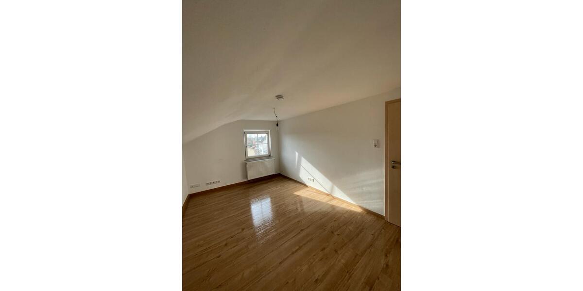 Dachgeschoßwohnung Manching - 3 Zimmer, 64 m&sup2;, 1.250&euro; | Angebot:26439424