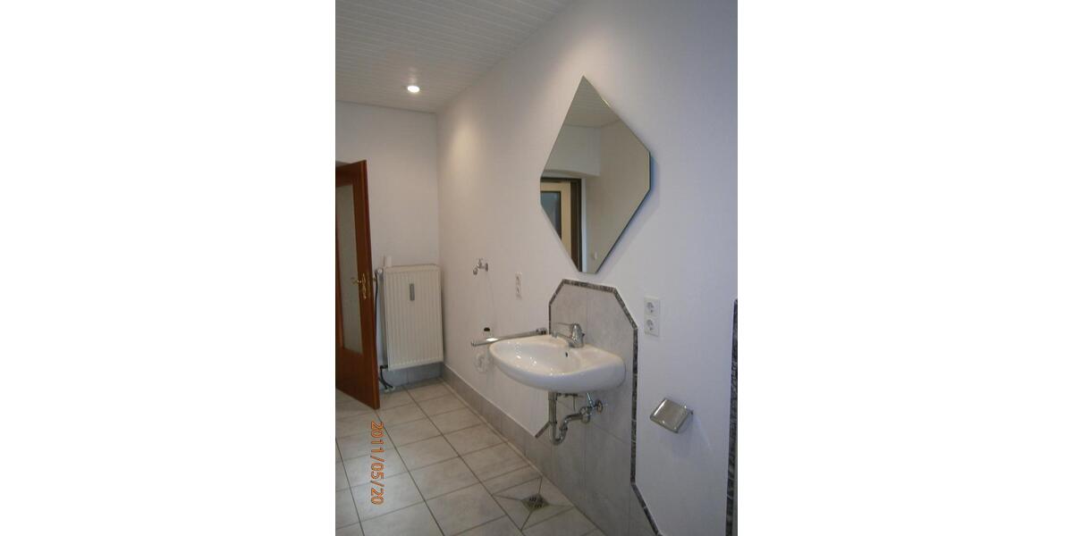 Gewerbeobjekt Kösching - 3 Zimmer, 71 m&sup2;, 895&euro; | Angebot:23510475