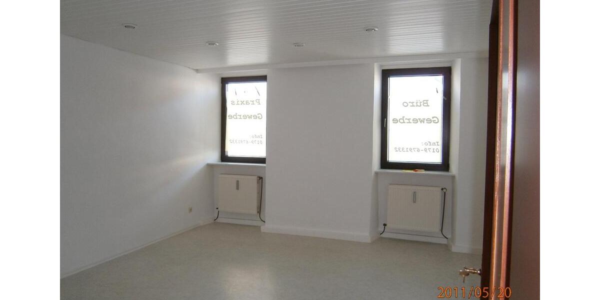 Gewerbeobjekt Kösching - 3 Zimmer, 71 m&sup2;, 895&euro; | Angebot:23510475