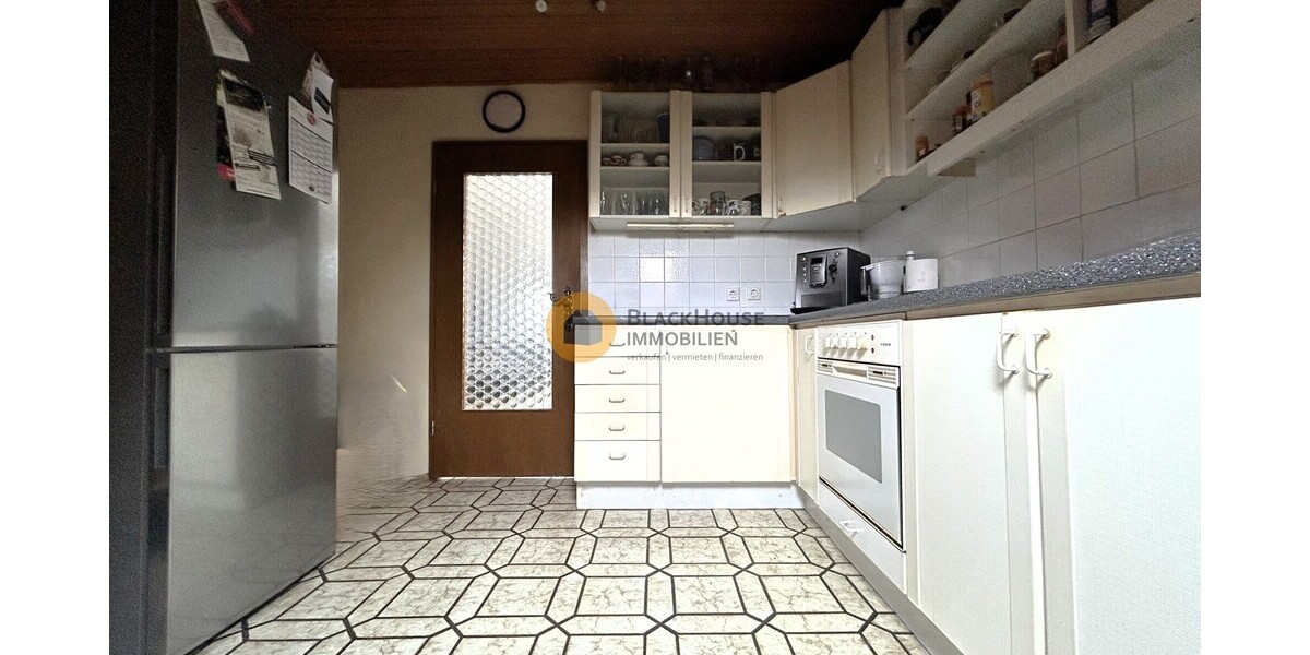 Ein-Zwei-Familienhaus mit Garagen, grosses Grundstück in schöner Ortsrandlage - Zweifamilienhaus Hepberg | Angebot:25234782