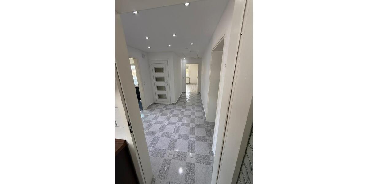 Etagenwohnung Ingolstadt Nordost - 3 Zimmer, 100 m&sup2;, 1.250&euro; | Angebot:25298354