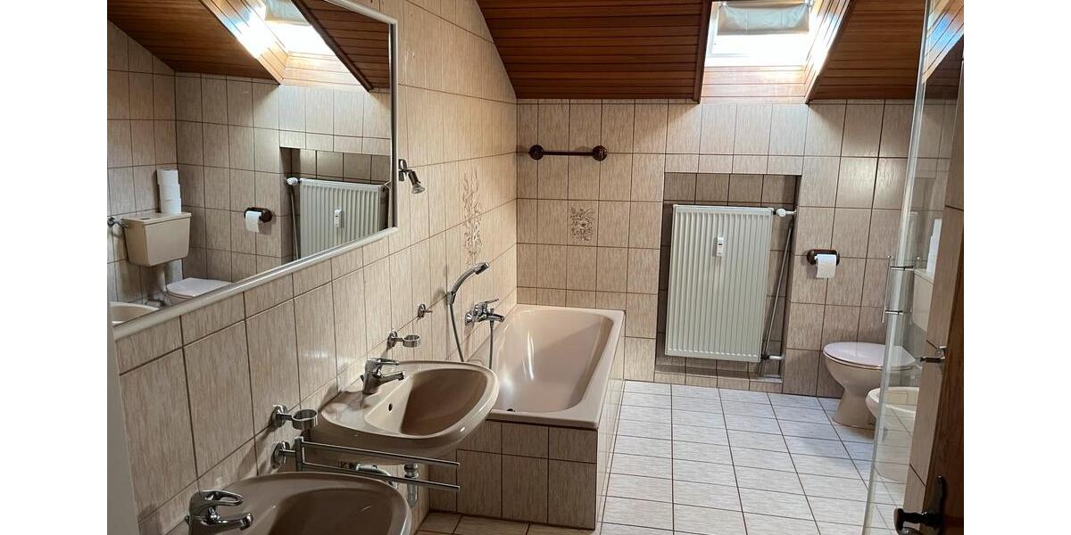 Etagenwohnung Lenting - 3 Zimmer, 130 m&sup2;, 1.400&euro; | Angebot:26060944