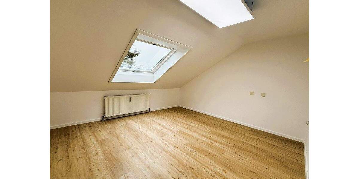 Etagenwohnung Wettstetten - 4 Zimmer, 180 m&sup2;, 1.350&euro; | Angebot:25670025