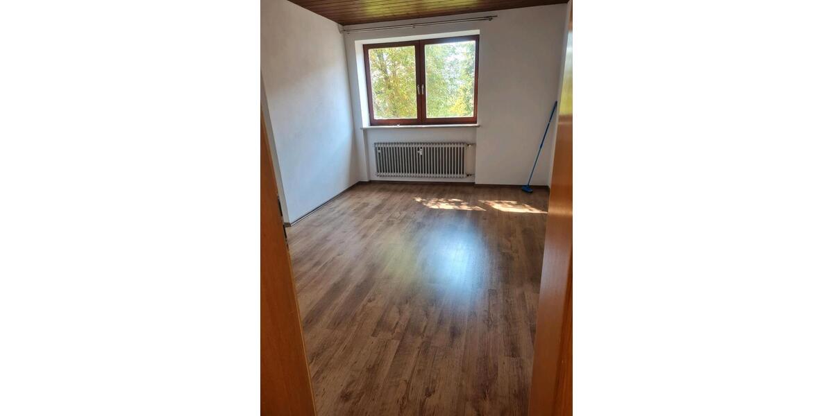 Erdgeschoßwohnung Denkendorf - 4.5 Zimmer, 118 m&sup2;, 1.100&euro; | Angebot:26122051