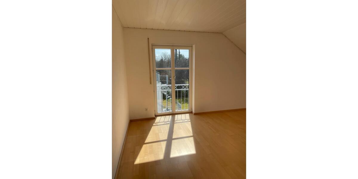Dachgeschoßwohnung Ingolstadt Münchener Straße - 4 Zimmer, 122 m&sup2;, 1.190&euro; | Angebot:25639233