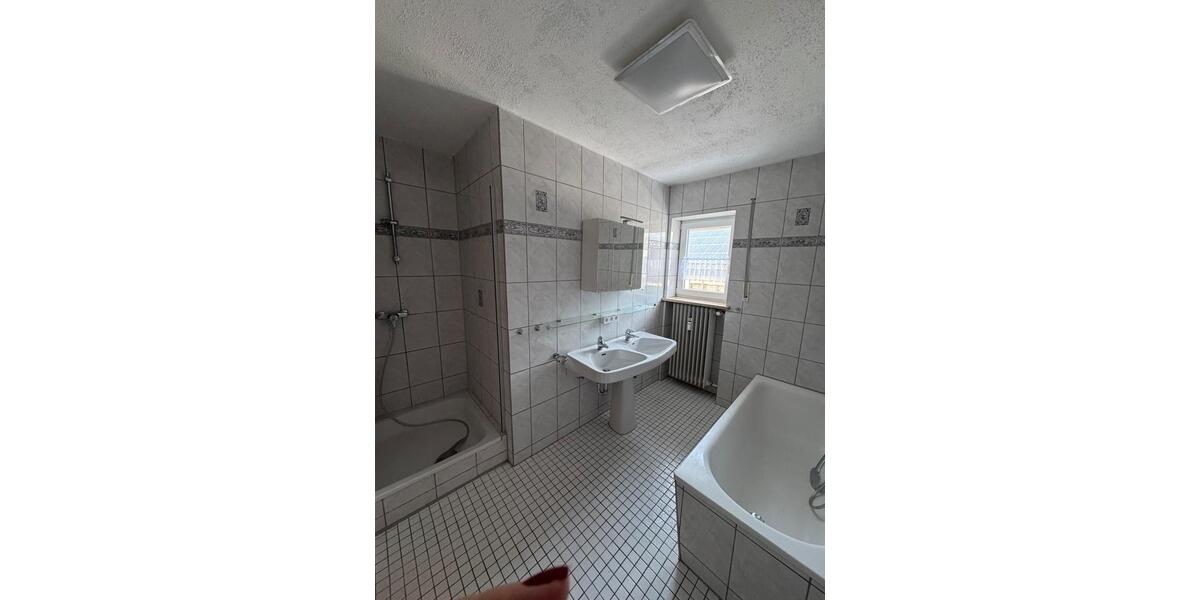 Etagenwohnung Wettstetten - 5 Zimmer, 120 m&sup2;, 1.700&euro; | Angebot:24430414