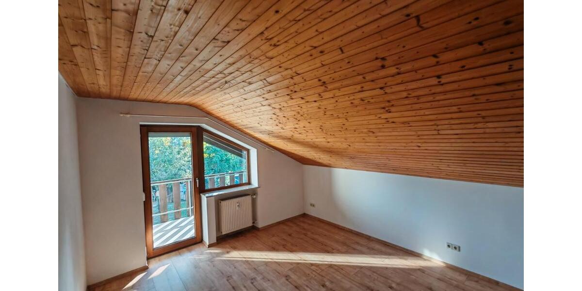 Dachgeschoßwohnung Reichertshofen - 3 Zimmer, 80 m&sup2;, 800&euro; | Angebot:27624258