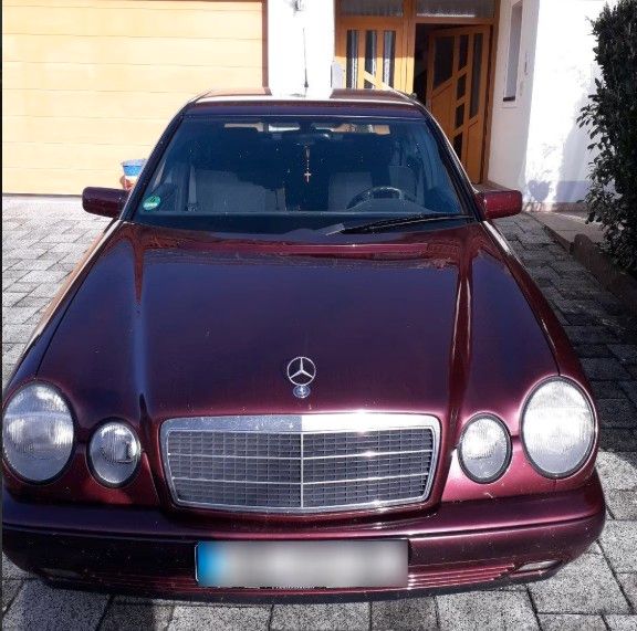 Mercedes-Benz E 200 65.295 km 11.500 &euro; Wellheim 91809