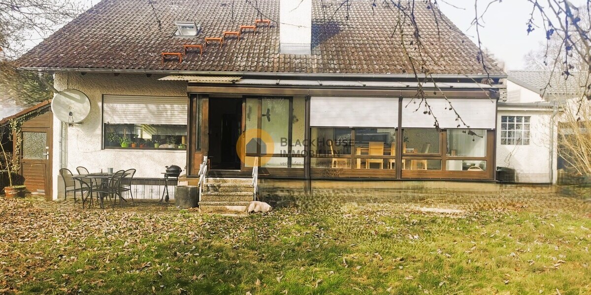 Ein-Zwei-Familienhaus mit Garagen, grosses Grundstück in schöner Ortsrandlage - Zweifamilienhaus Hepberg | Angebot:25234782