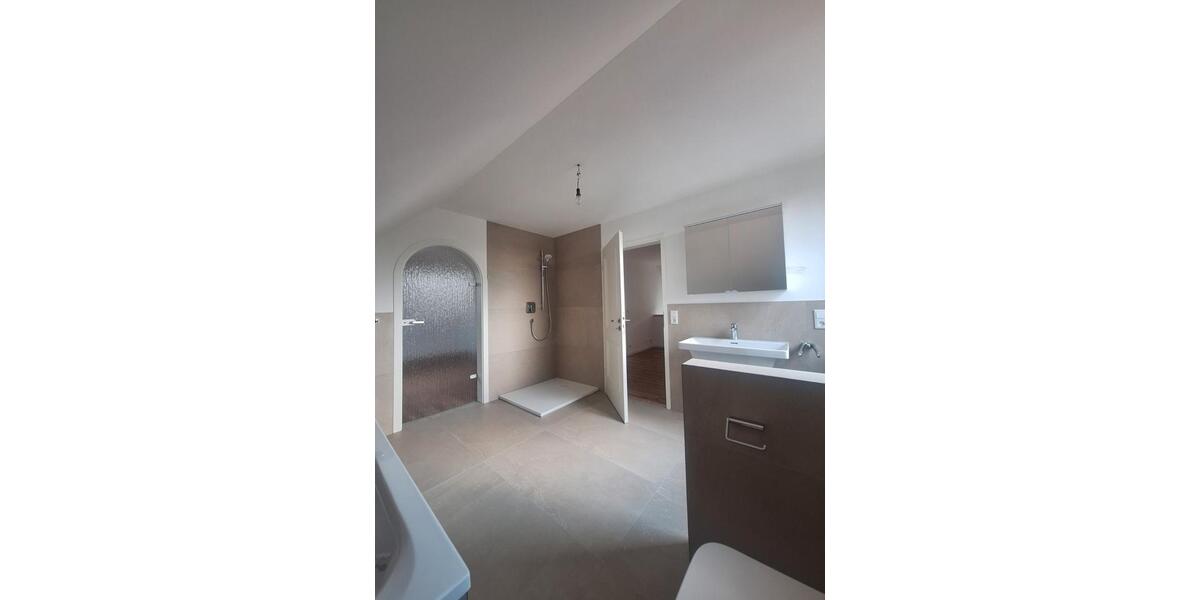 Mehrfamilienhaus, Wohnhaus Pförring - 8 Zimmer, 306 m&sup2;, 2.700&euro; | Angebot:26222982