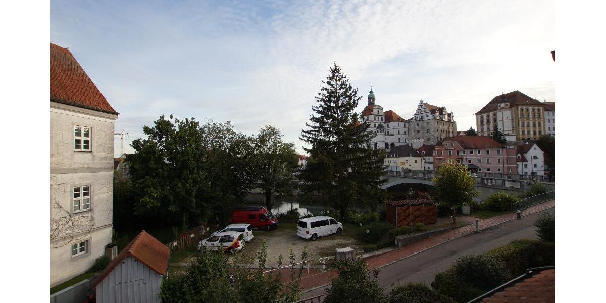 Lage, Lage, Lage - Schöne 3 Zimmer Maisonette Wohnung auf der Leopoldineninsel mit Blick auf das Schloss in Neuburg - Ein neues Zuhause von SOWA Immobilien und Finanzen Ihr Experte vor Ort - Maisonettenwohnung Neuburg an der Donau | Angebot:27207548