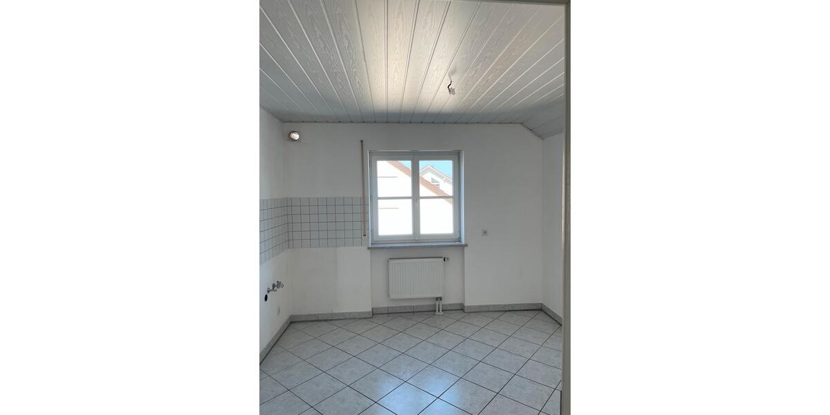 Dachgeschoßwohnung Ingolstadt Münchener Straße - 4 Zimmer, 122 m&sup2;, 1.190&euro; | Angebot:25639233