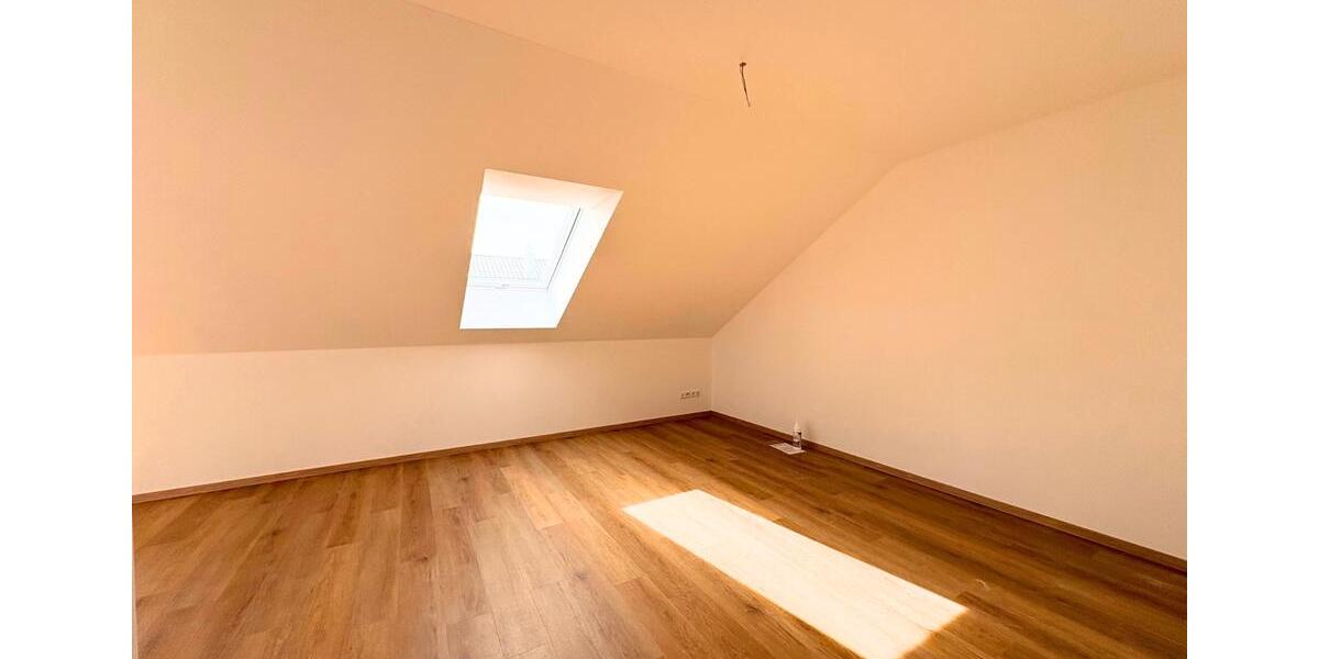 Dachgeschoßwohnung Großmehring - 3 Zimmer, 78 m&sup2;, 379.000&euro; | Angebot:26834921