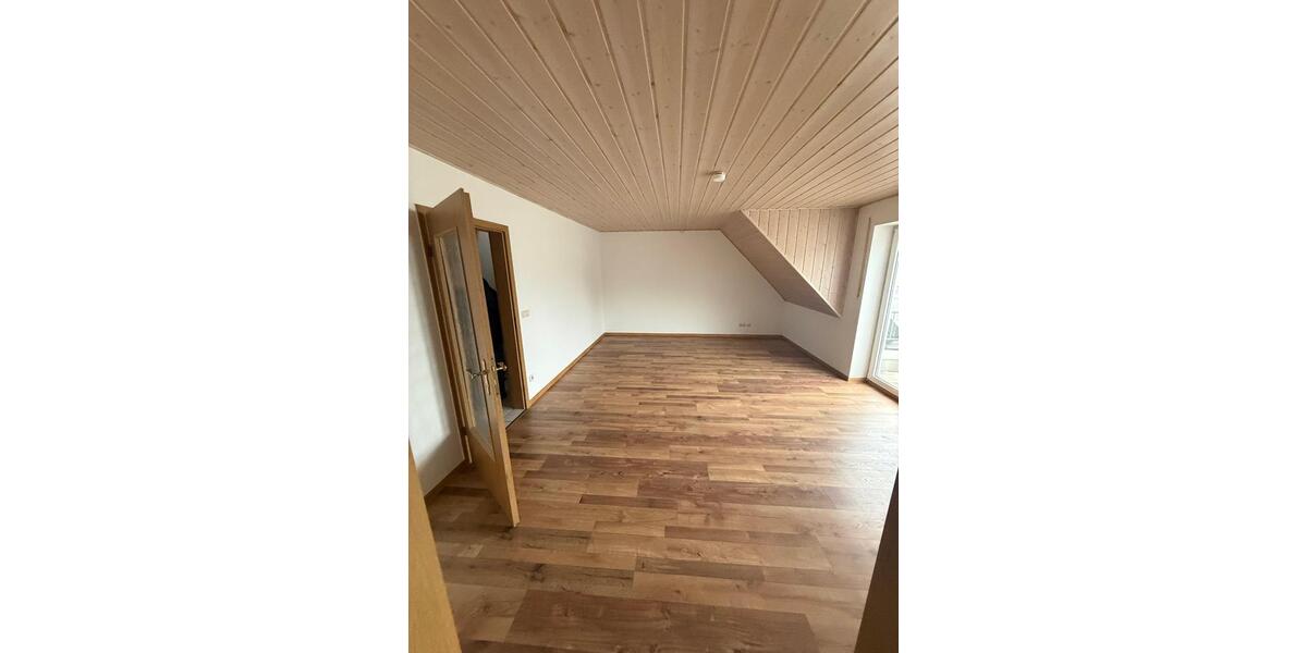Etagenwohnung Mainburg - 3 Zimmer, 84 m&sup2;, 690&euro; | Angebot:25351699