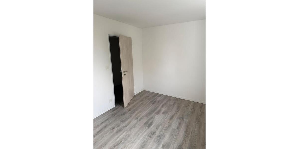 Erdgeschoßwohnung Brunnen - 2.5 Zimmer, 75 m&sup2;, 1.095&euro; | Angebot:26074566