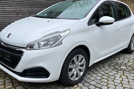 Peugeot 208 31.180 km 8.390 &euro; Mainburg 84048