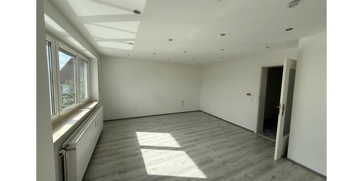 Etagenwohnung Ingolstadt Nordost - 3 Zimmer, 100 m&sup2;, 1.250&euro; | Angebot:25298354