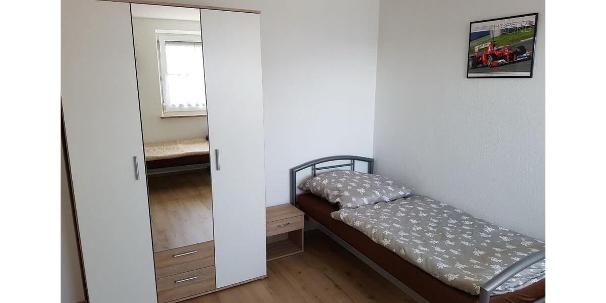Etagenwohnung Oberhausen - 1 Zimmer, 25 m&sup2;, 330&euro; | Angebot:25981938