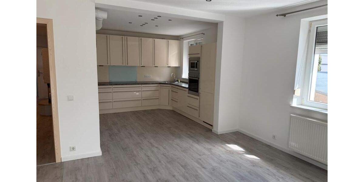 Etagenwohnung Ingolstadt Nordost - 4 Zimmer, 110 m&sup2;, 1.500&euro; | Angebot:24867409