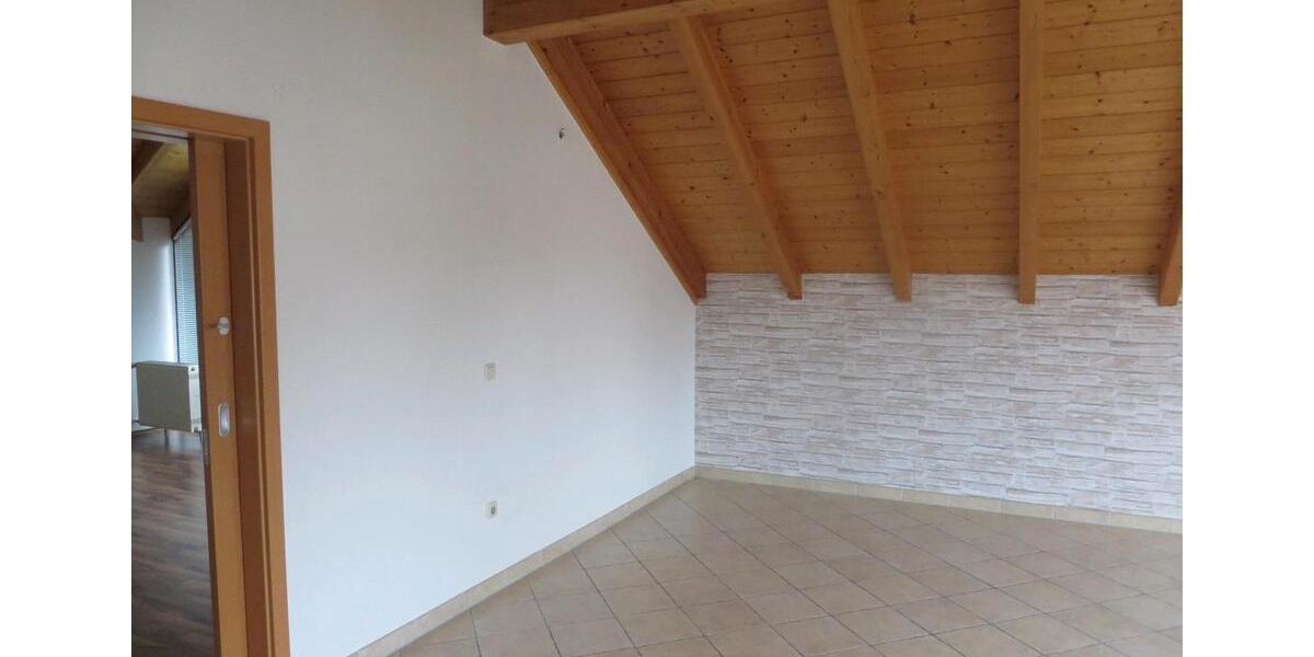 Dachgeschoßwohnung Neustadt an der Donau - 4 Zimmer, 124 m&sup2;, 1.100&euro; | Angebot:25100507