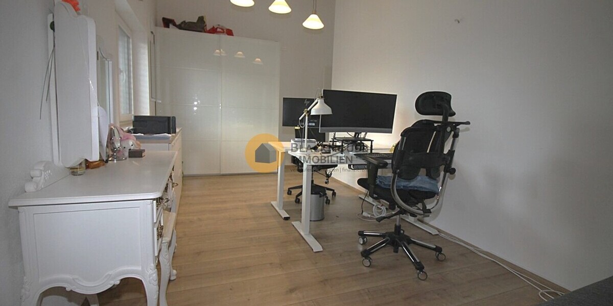 Eine Perle - Penthouse mit 100m² Dachterrasse und Platz für 4 Autos - Einfamilienhaus Wettstetten | Angebot:26652679