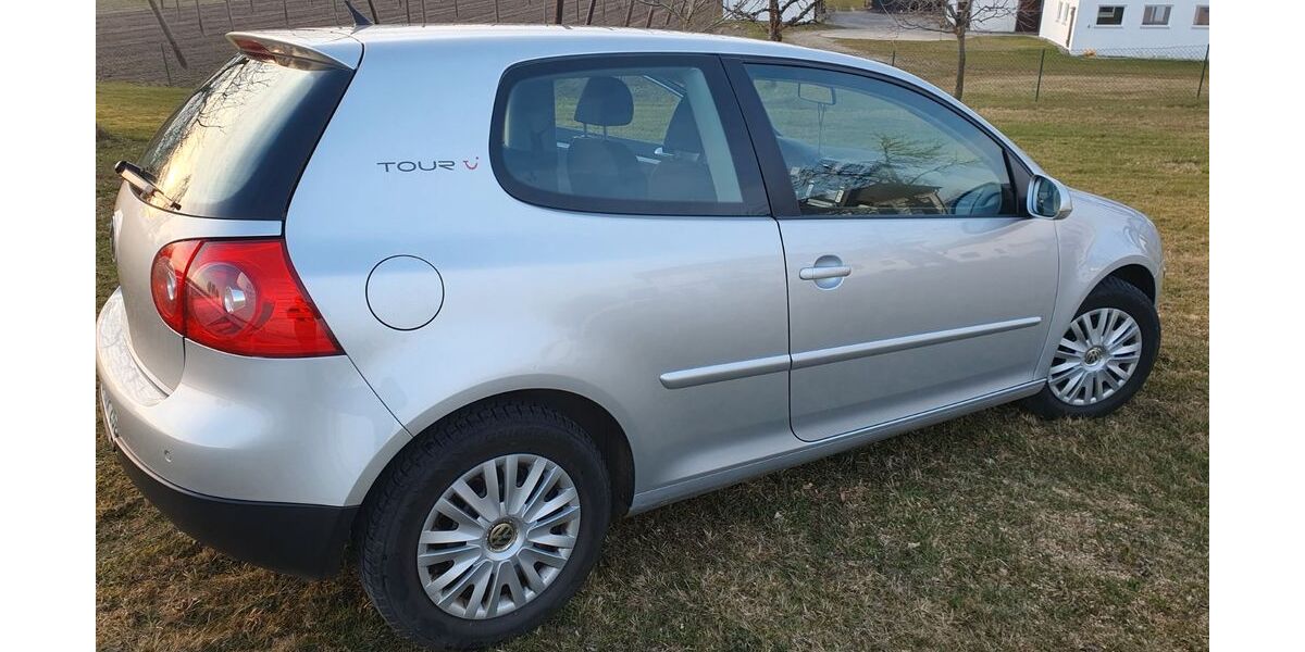 VW Golf 124.500 km 2.888 &euro; Hohenwart 86558