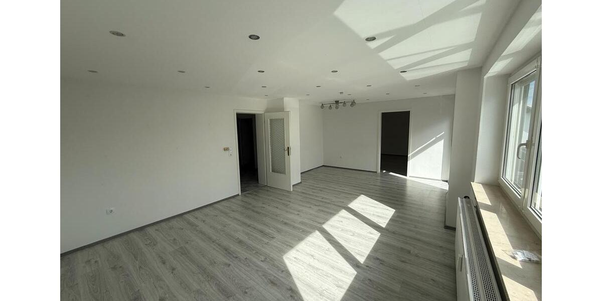 Etagenwohnung Ingolstadt Nordost - 3 Zimmer, 100 m&sup2;, 1.250&euro; | Angebot:25298354