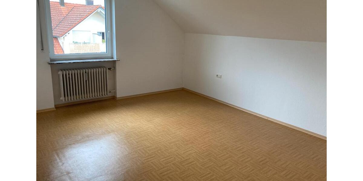Dachgeschoßwohnung Neuburg an der Donau - 2.5 Zimmer, 86 m&sup2;, 810&euro; | Angebot:25942790