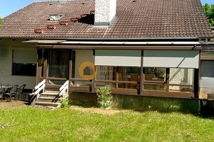 Ein-Zwei-Familienhaus mit Garagen, grosses Grundstück in schöner Ortsrandlage - Haus Hepberg | Angebot:25234782