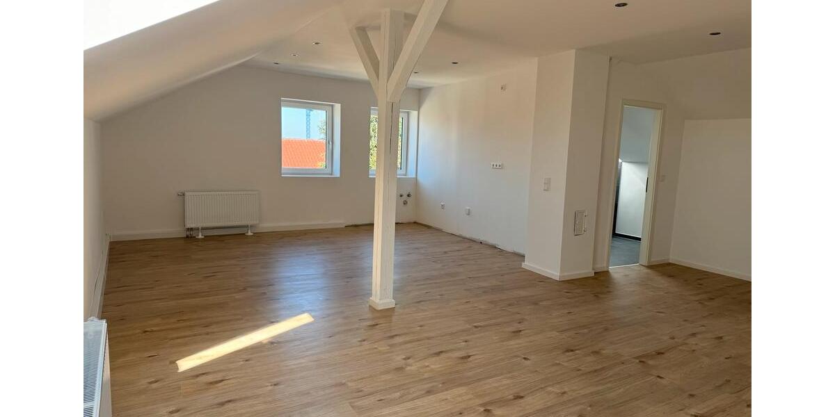 Dachgeschoßwohnung Böhmfeld - 3 Zimmer, 85 m&sup2;, 1.150&euro; | Angebot:25218988
