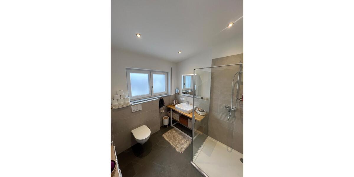 Dachgeschoßwohnung Wettstetten - 2 Zimmer, 60 m&sup2;, 830&euro; | Angebot:25948009