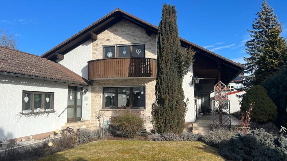 Einfamilienhaus Schrobenhausen - 8 Zimmer, 240 m&sup2;, 649.000&euro; | Angebot:25025822