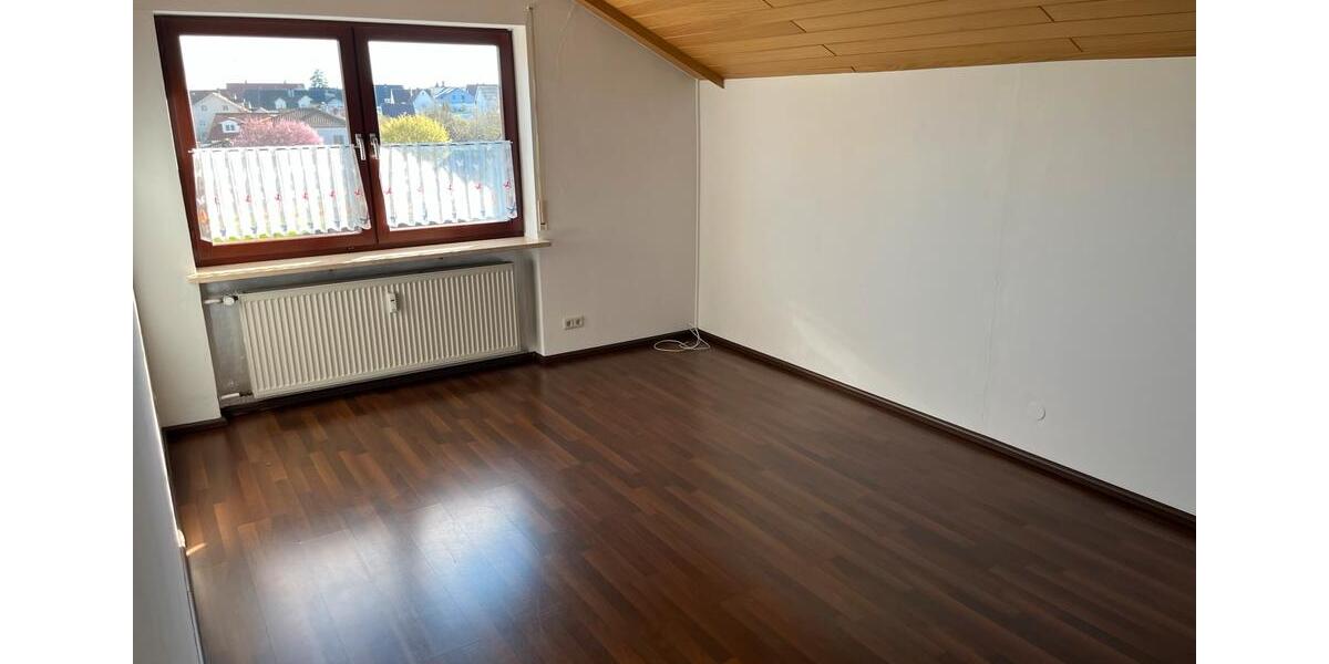 Etagenwohnung Lenting - 3 Zimmer, 130 m&sup2;, 1.400&euro; | Angebot:26060944