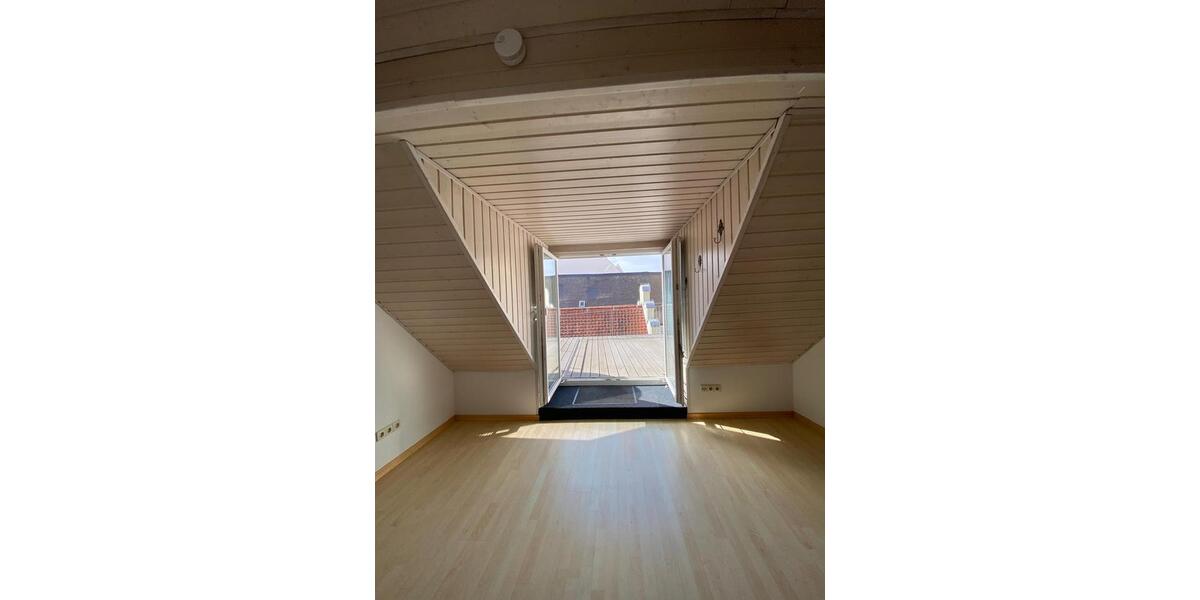 Dachgeschoßwohnung Ingolstadt - 3 Zimmer, 95 m&sup2;, 1.200&euro; | Angebot:26648208