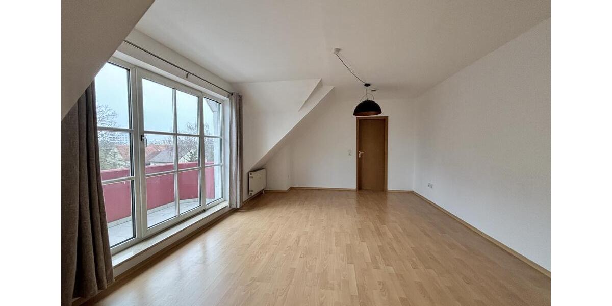 Dachgeschoßwohnung Ingolstadt Friedrichshofen-Hollerstauden - 2.5 Zimmer, 78 m&sup2;, 840&euro; | Angebot:25516861