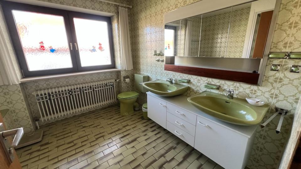 Einfamilienhaus Schrobenhausen - 8 Zimmer, 240 m&sup2;, 649.000&euro; | Angebot:25025822