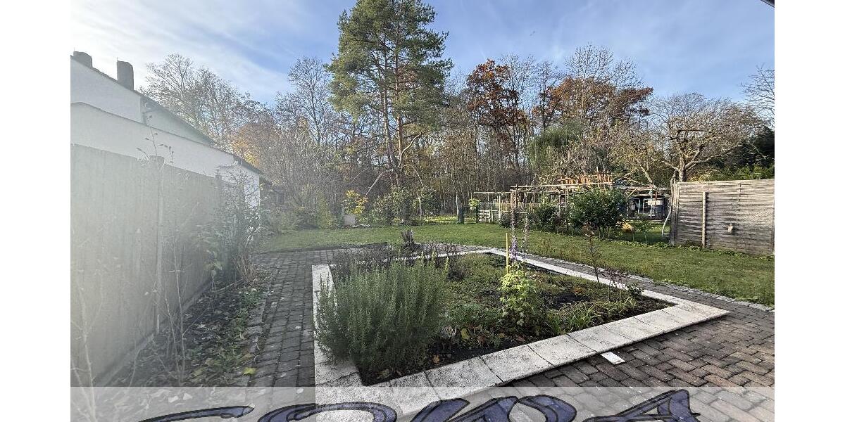 Einzugsbereit! Zentrumsnahes Einfamilienhaus mit guter Raumaufteilung und einer großen Garage im Englischen Garten in Neuburg - Ein Objekt von Ihrem Immobilienpartner SOWA Immobilien und Finanzen - Einfamilienhaus Neuburg an der Donau | Angebot:24192269