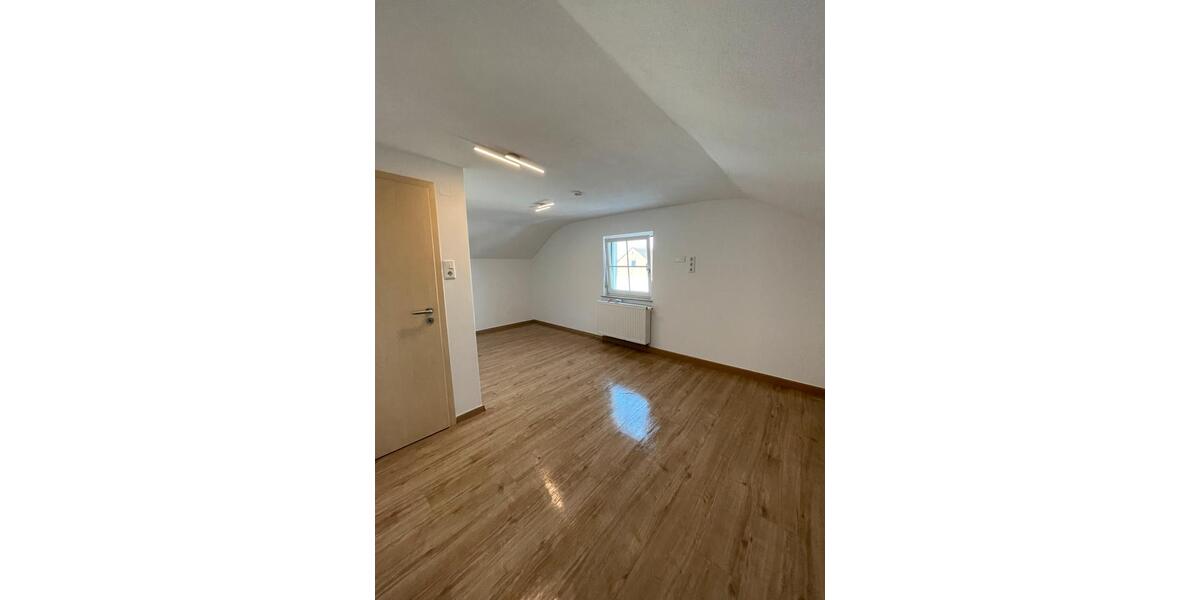 Dachgeschoßwohnung Manching - 3 Zimmer, 64 m&sup2;, 1.250&euro; | Angebot:26439424
