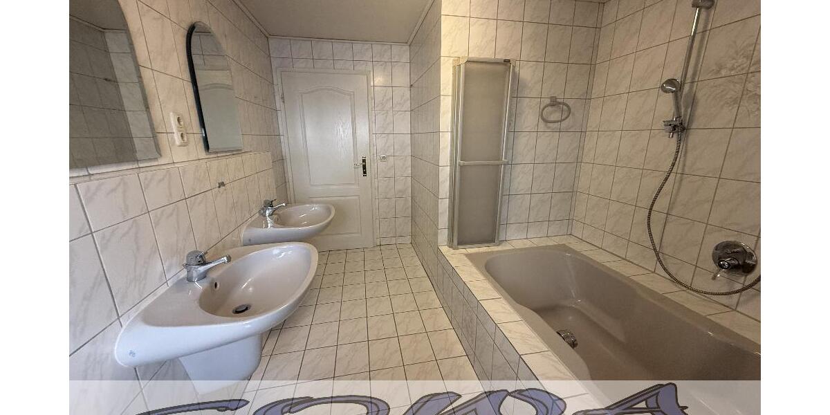 Charmantes Stadthaus in zentraler Lage in Neuburg - ideal für Familien oder Paare - Ein Objekt von Ihrem Immobilienpartner SOWA Immobilien und Finanzen - Mehrfamilienhaus, Wohnhaus Neuburg | Angebot:26897113