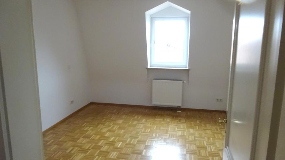 Dachgeschoßwohnung Ingolstadt Friedrichshofen-Hollerstauden - 2 Zimmer, 75 m&sup2;, 850&euro; | Angebot:25791186