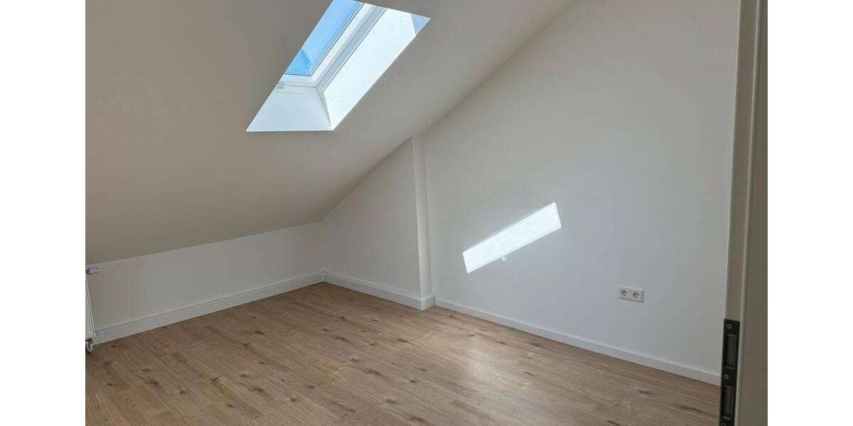 Dachgeschoßwohnung Böhmfeld - 3 Zimmer, 85 m&sup2;, 1.150&euro; | Angebot:25218988