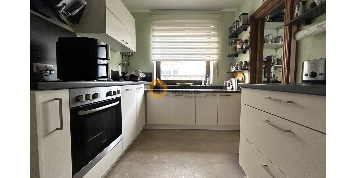 Ein-Zwei-Familienhaus mit Garagen, grosses Grundstück in schöner Ortsrandlage - Zweifamilienhaus Hepberg | Angebot:25234782