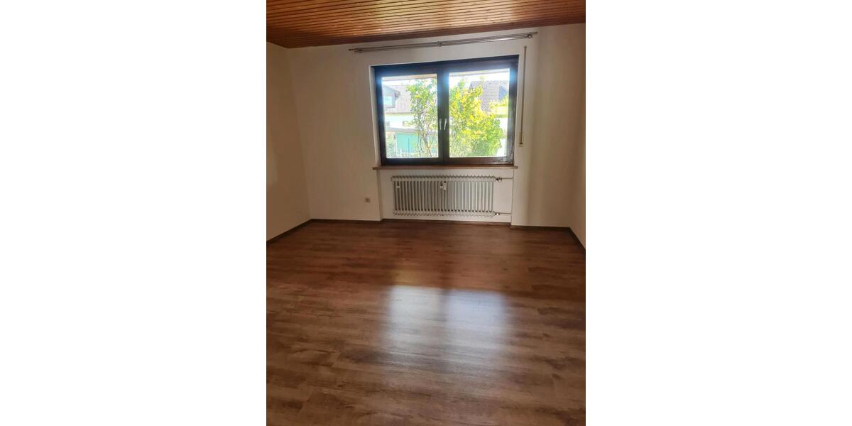 Erdgeschoßwohnung Denkendorf - 4.5 Zimmer, 118 m&sup2;, 1.100&euro; | Angebot:26122051